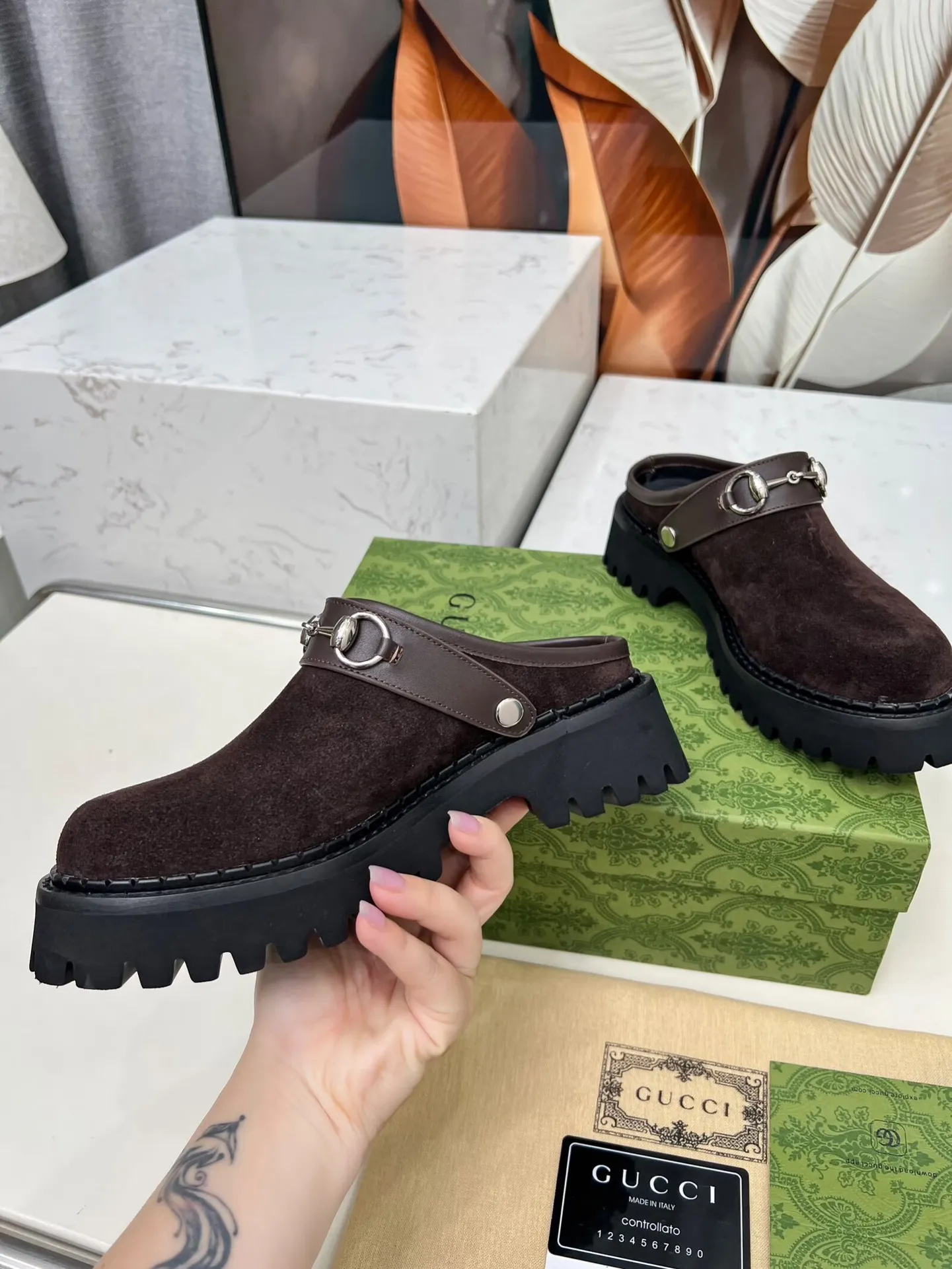 👟👟Ex-factory price 480👟👟 GUCCI British-style fashion slippers, lazy design back stumbling ➕thick sole increased height, empty back shape looming with exposed ankles, super cool when walking, age-neutral style, wide audience, Fabric: cowhide, mercerized cow suede Lining/foot pad: cowhide Outsole: foam outsole Heel height: 5cm Number of yards: 35-42 (customized numbers at both ends) Color: 4 colors available: black, brown, and military green Packing: card, bag